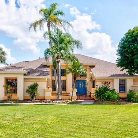 Amazing Pool And Waterfront! Vila